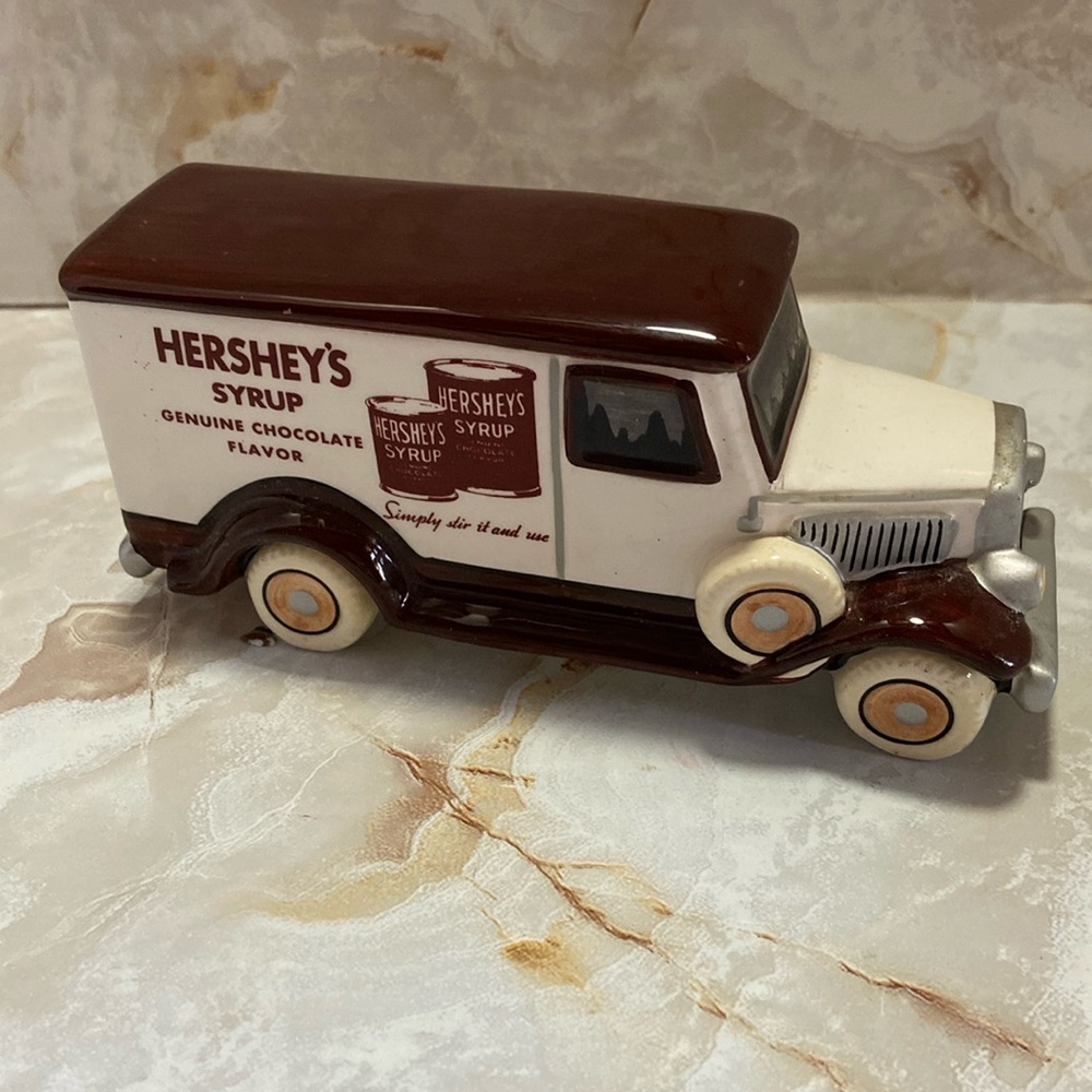 Department 56 Hershey’s Delivery Van